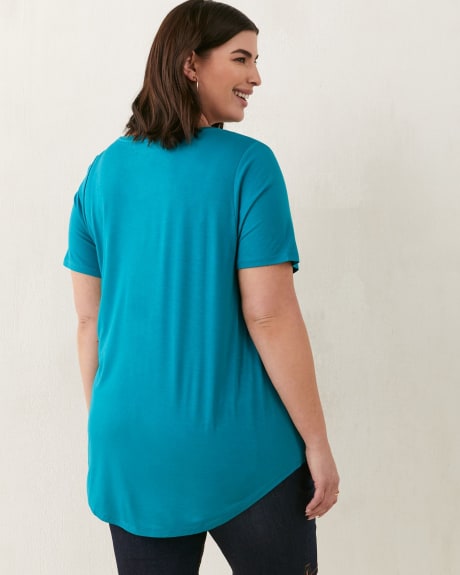 Modern Fit Short Sleeve V-Neck Tee - In Every Story