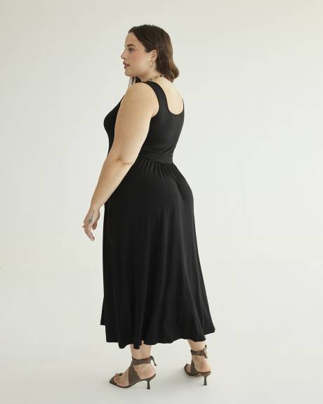 Robe maxi noire sans manches avec encolure carrée, tissu responsable