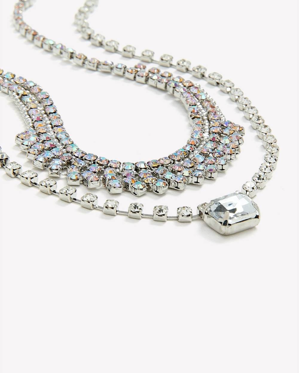 Collier court à deux chaînes scintillantes