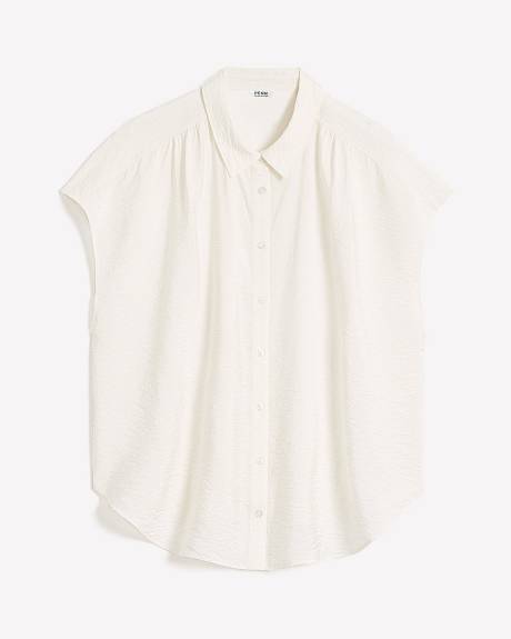 Extended-Sleeve Buttoned-Down Shirt