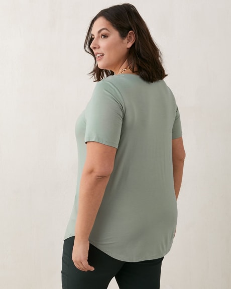 Modern Fit Short Sleeve Scoop Neck Tee - In Every Story