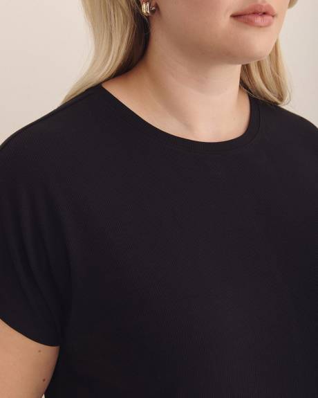 Modern-Fit Extended-Sleeve Ribbed Tee - PENN. Essentials