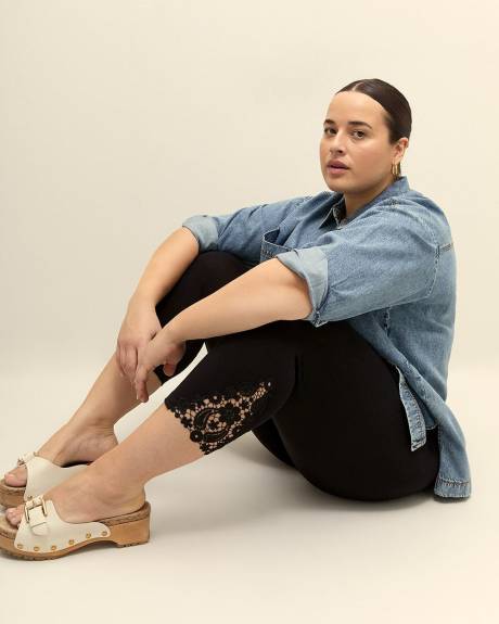 Fashion Capri Legging with Crochet Hem - PENN. Essentials