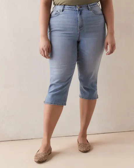 Curvy Straight-Leg Denim Capri - d/C Jeans