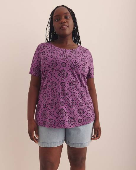 Printed Curvy-Fit Crewneck Tee - PENN. Essentials