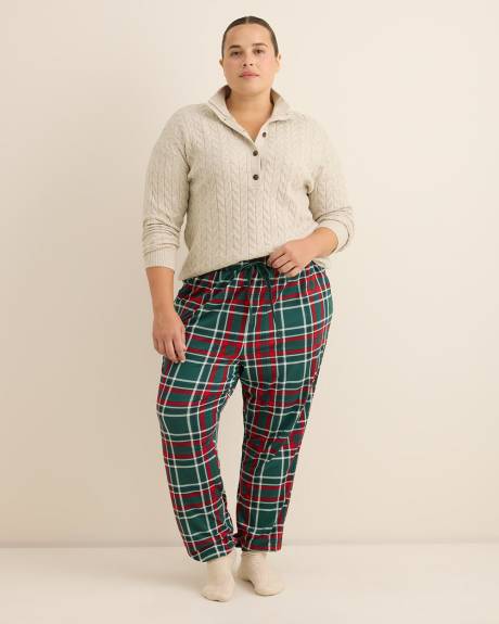 Pull en tricot &agrave; mailles torsad&eacute;es et col boutonn&eacute;