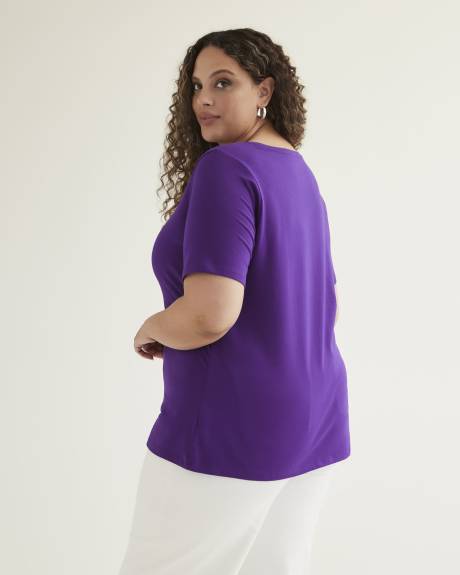 T-shirt à manches courtes et encolure ronde, coupe silhouette