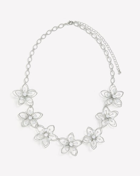 Short Flower Necklace with Pearl