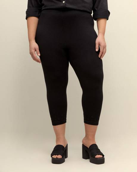 Capri Legging with Eyelet Embroidery at Hem - PENN. Essentials