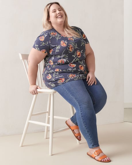 Boyfriend Fit Scoop Neck T-Shirt - In Every Story