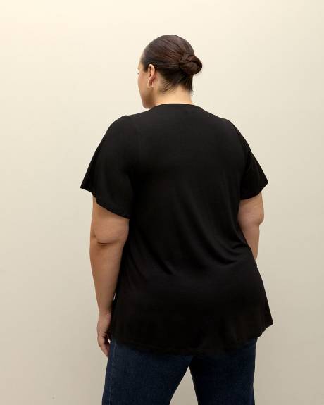 Haut évasé à smocks et manches à volants