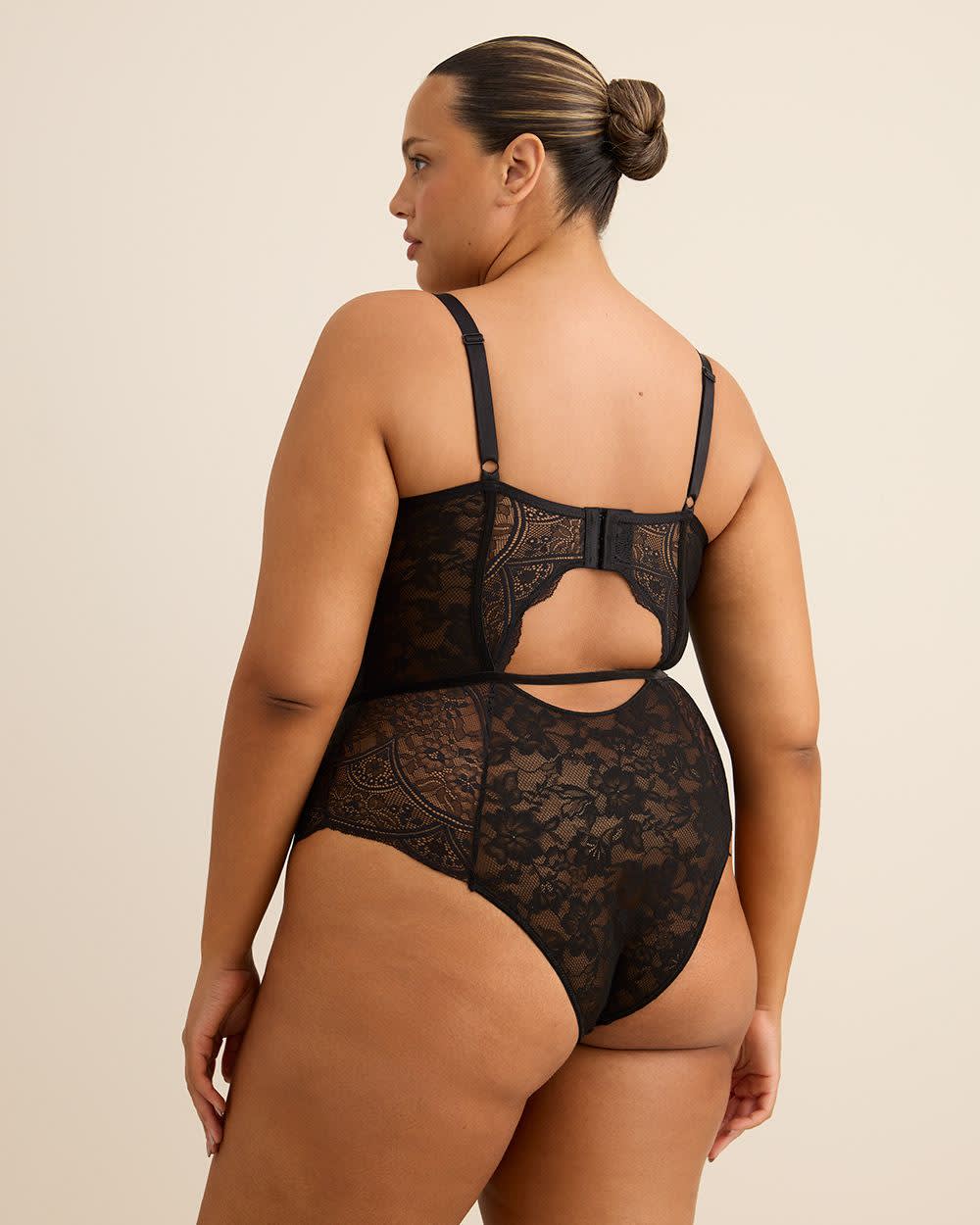 Maillot de corps cheeky noir en dentelle non doublé, avec armatures - Déesse Collection Maillot de corps cheeky noir en dentelle non doublé, avec armatures - Déesse Collection