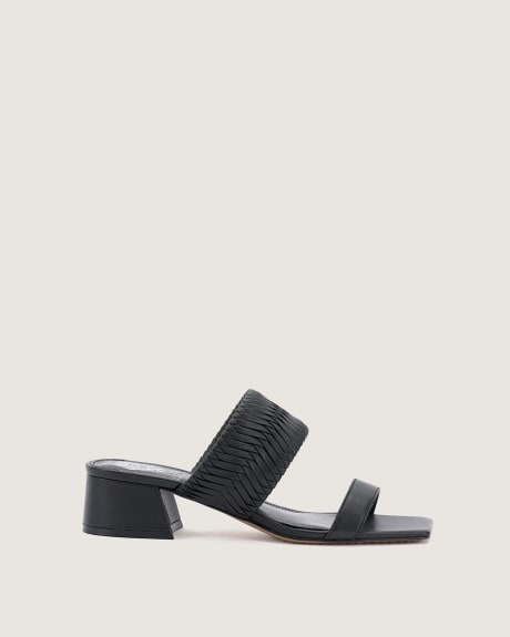 Mule à enfiler avec sangle à chevrons, largeur régulière - Vince Camuto
