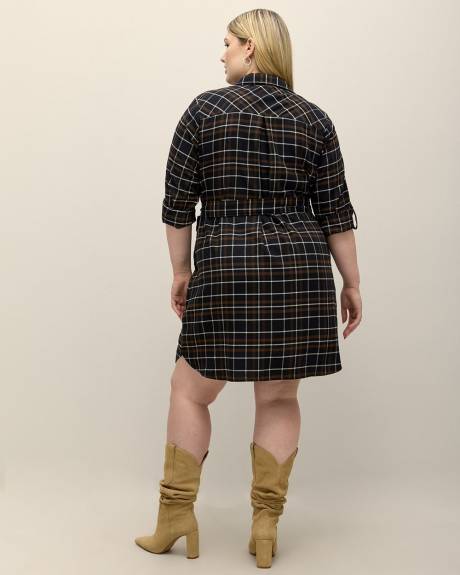 Robe-chemisier carreautée mi-longue avec ceinture