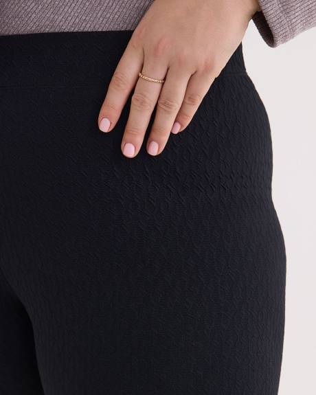 Textured Fashion Capri Legging - PENN. Essentials