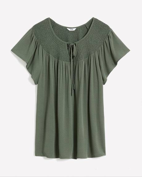 Blouse à manches courtes avec encolure à smocks