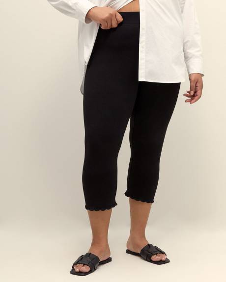 Black Fashion Capri Legging with Scalloped Hem - PENN. Essentials
