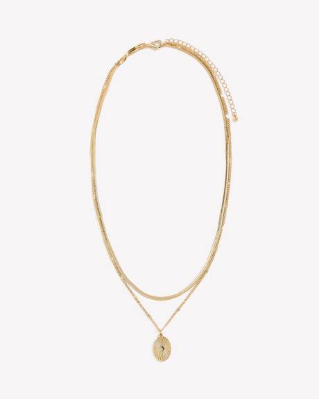 Collier doré court à deux chaînes avec pendentif texturé