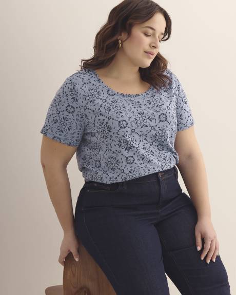 Printed Curvy-Fit Crewneck Tee - PENN. Essentials