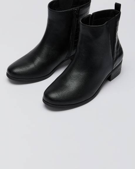 Bottines en cuir synthétique avec texture de crocodile, pied très large