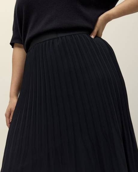 Black Pull-On Pleated Midi Skirt