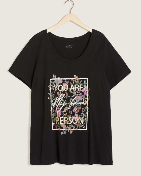 Boyfriend Fit Scoop Neck T-Shirt - In Every Story