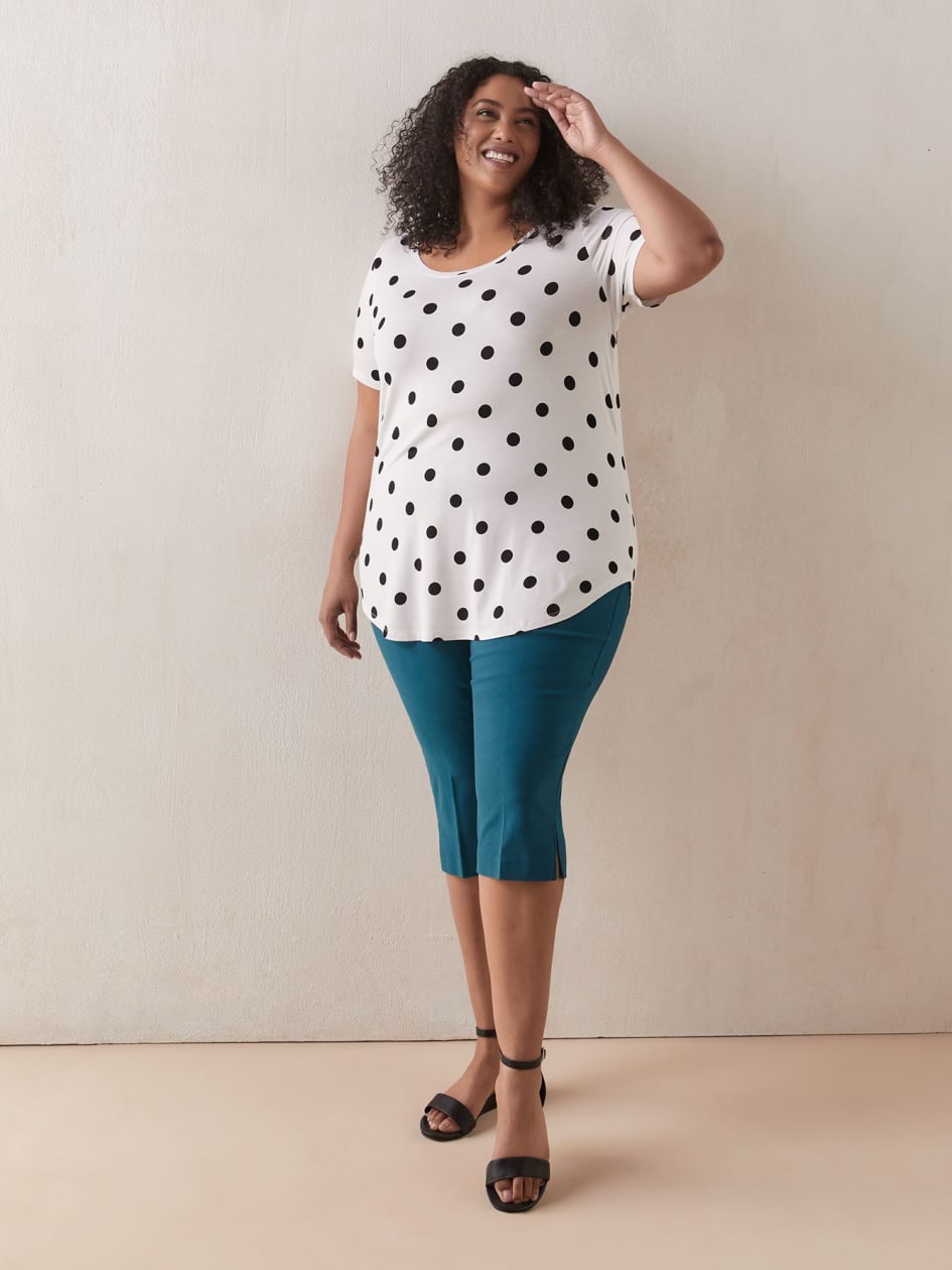 Modern-Fit Scooped Neck Printed Tee - In Every Story