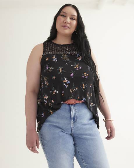 Haut fleurie avec dentelle, tissu responsable