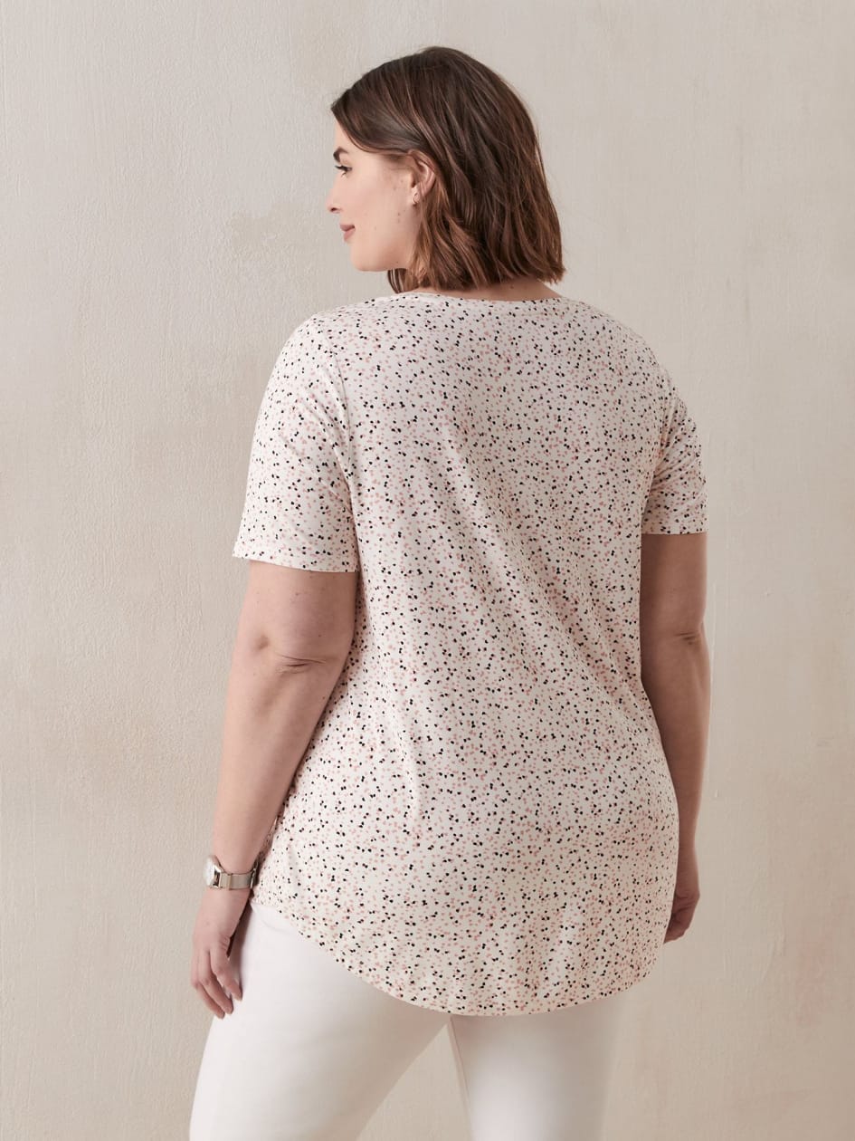 Modern-Fit Scooped Neck Printed Tee - In Every Story