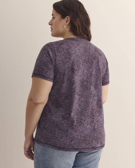 Printed Curvy-Fit Crewneck Tee - PENN. Essentials