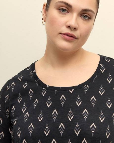 Printed Curvy-Fit Crewneck Tee - PENN. Essentials