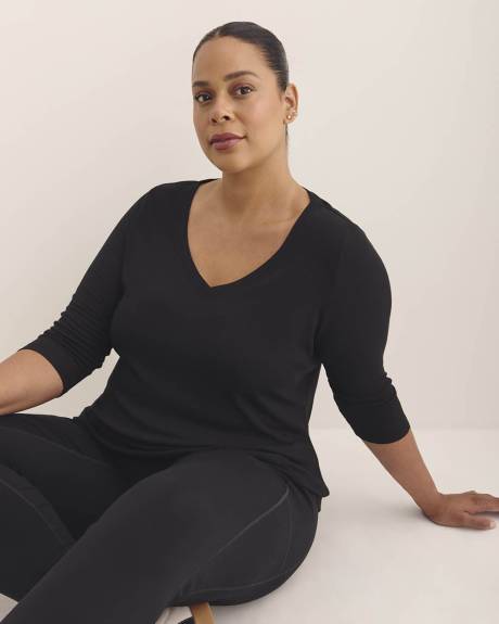 Ribbed 3/4-Sleeve V-Neck T-Shirt - Active Zone