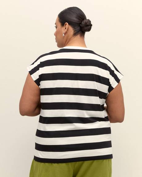 Extended-Sleeve Crewneck T-Shirt - PENN. Essentials