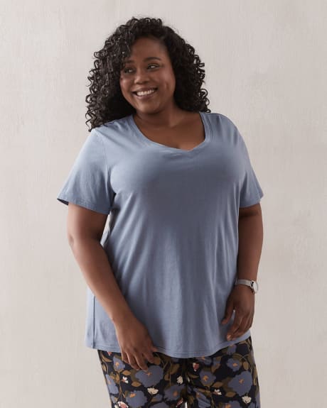 Boyfriend Fit V-Neck T-Shirt - In Every Story