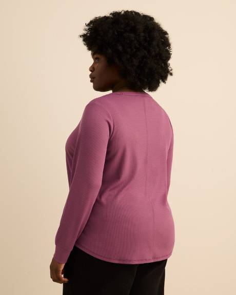 Curvy-Fit Long-Sleeve Waffle Tee - PENN. Essentials