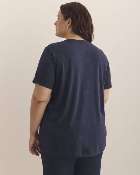 Boyfriend-Fit V-Neck T-Shirt - PENN. Essentials
