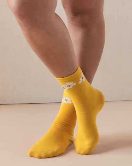 Fashion Printed Crew Socks, Flower Border - In Every Story
