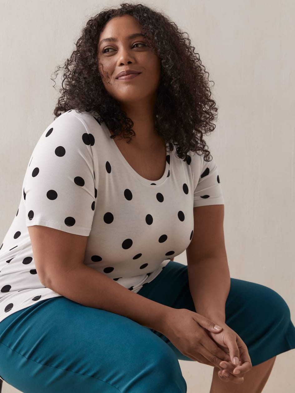 Modern-Fit Scooped Neck Printed Tee - In Every Story