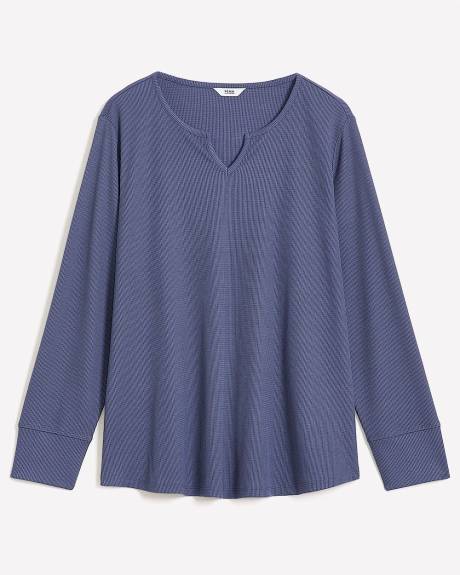 Curvy-Fit Waffle Knit Split Neck Tee - PENN. Essentials