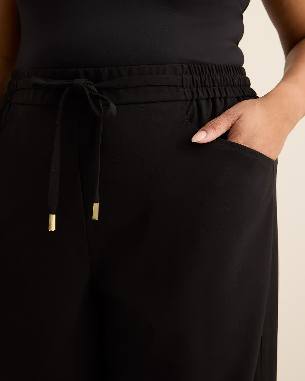 Pantalon à enfiler noir style smoking à jambe évasée Pantalon à enfiler noir style smoking à jambe évasée