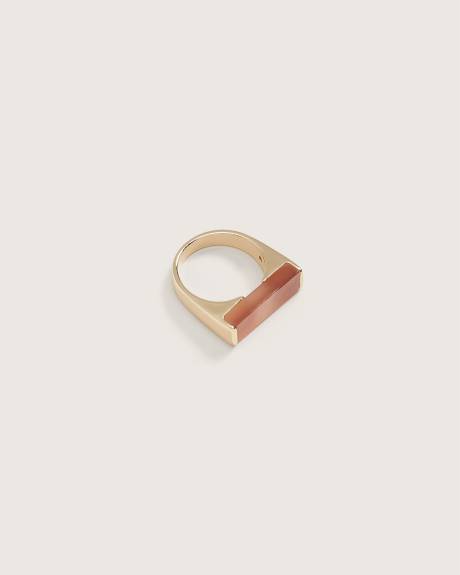 Bague plate avec dessus en résine marbrée