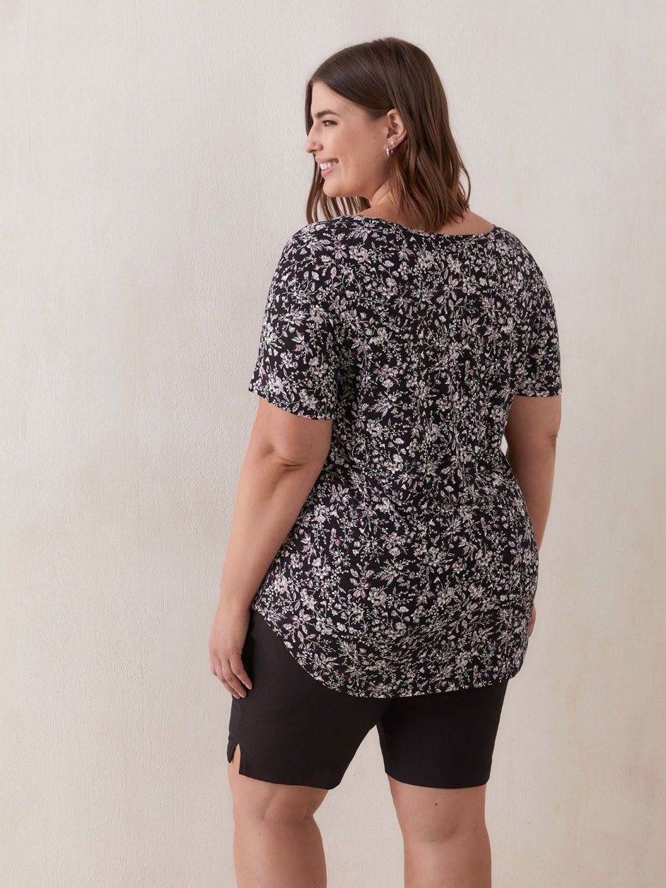 Modern-Fit Scooped Neck Printed Tee - In Every Story