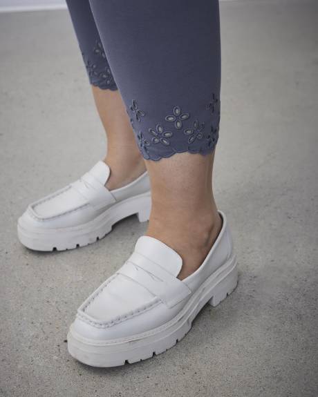 Legging capri tendance avec ourlet brodé