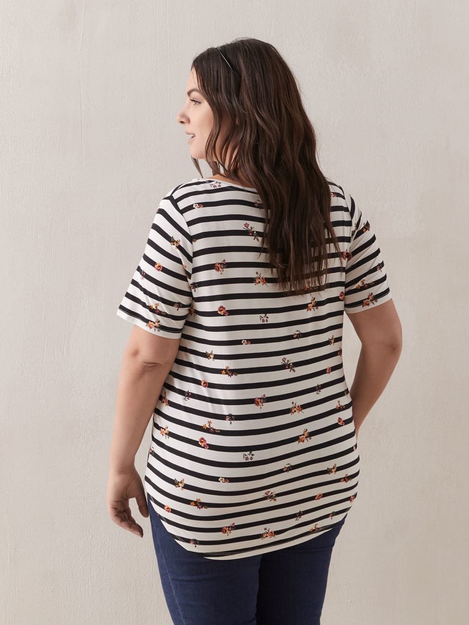 Modern-Fit Scooped Neck Printed Tee - In Every Story