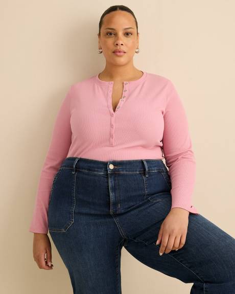 Haut c&ocirc;tel&eacute; &agrave; manches longues et col Henley