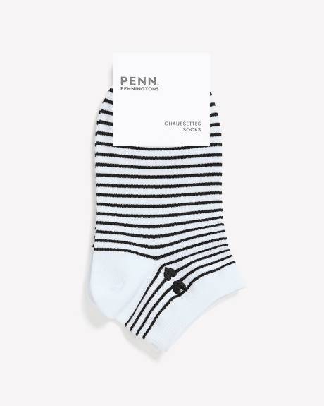 Chaussettes courtes &agrave; rayures noir et blanc avec deux coeurs brod&eacute;s