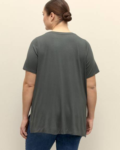 Modern-Fit Crew Neck Tunic - PENN. Essentials