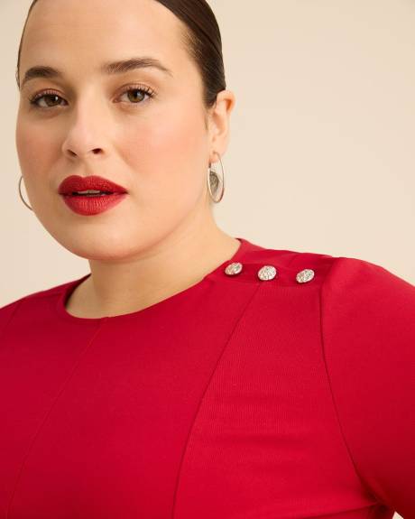 Robe cintr&eacute;e et &eacute;vas&eacute;e en tricot c&ocirc;tel&eacute; avec manches aux coudes