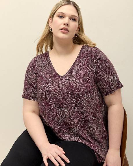 Modern-Fit Short-Sleeve V-Neck Tee - PENN. Essentials