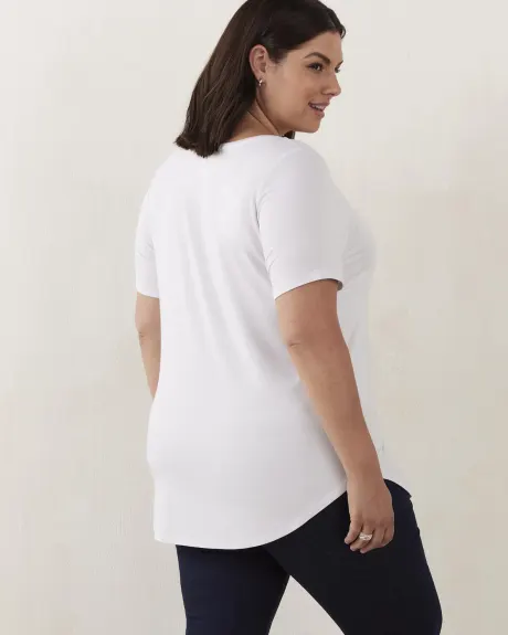 Modern Fit Scoop-Neck Tee with Rounded Hem